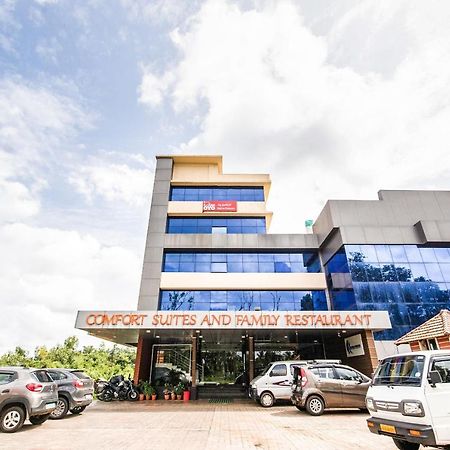 Capital O 22439 Ratna Forever Hotel Karkal Buitenkant foto