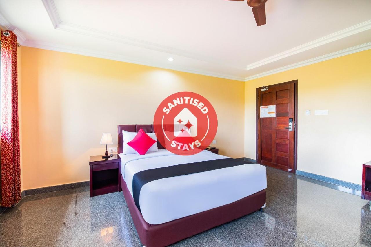 Capital O 22439 Ratna Forever Hotel Karkal Buitenkant foto