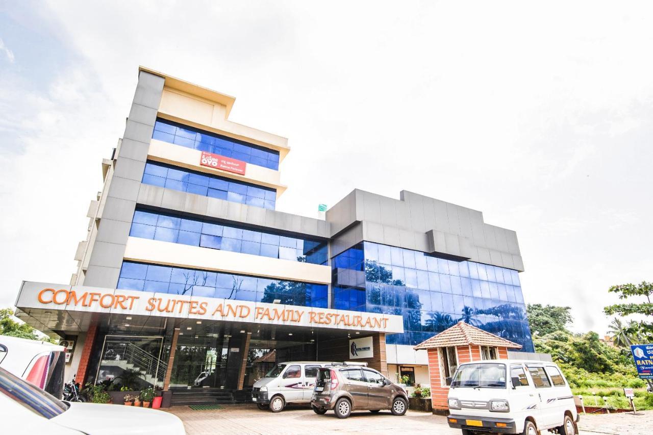 Capital O 22439 Ratna Forever Hotel Karkal Buitenkant foto