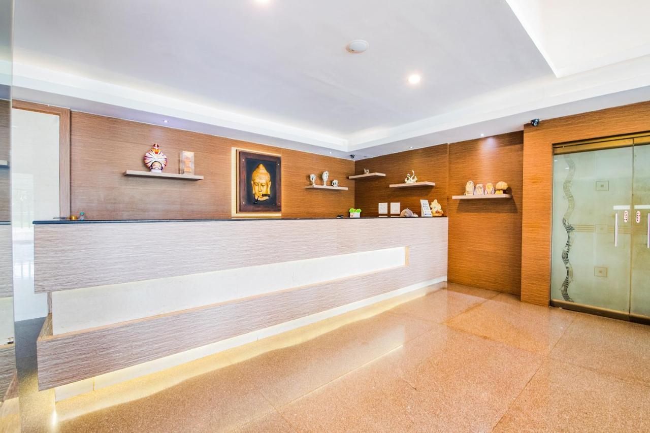 Capital O 22439 Ratna Forever Hotel Karkal Buitenkant foto